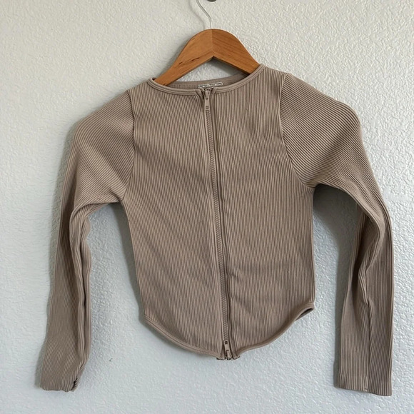 PrettyLittleThing Taupe Long Sleeve Zip Up Top - Picture 1 of 8